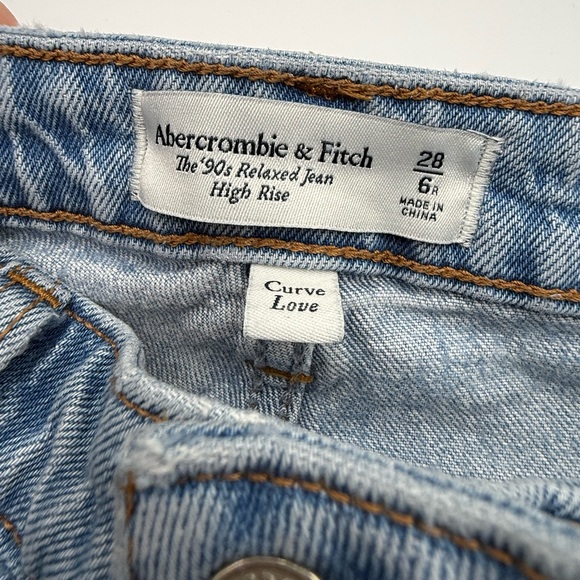 Abercrombie & Fitch Curve Love The 90s Relaxed High Rise Jean - Picture 5 of 8